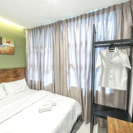 Econtel Queensbay Sungai Dua Bukit Esterno foto